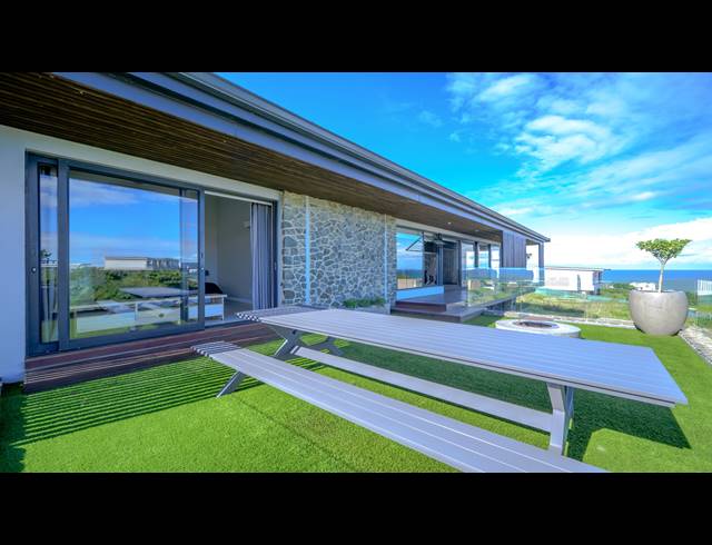 5 BEDROOM HOUSE FOR SALE IN ZULULAMI LUXURY COASTAL ESTATE